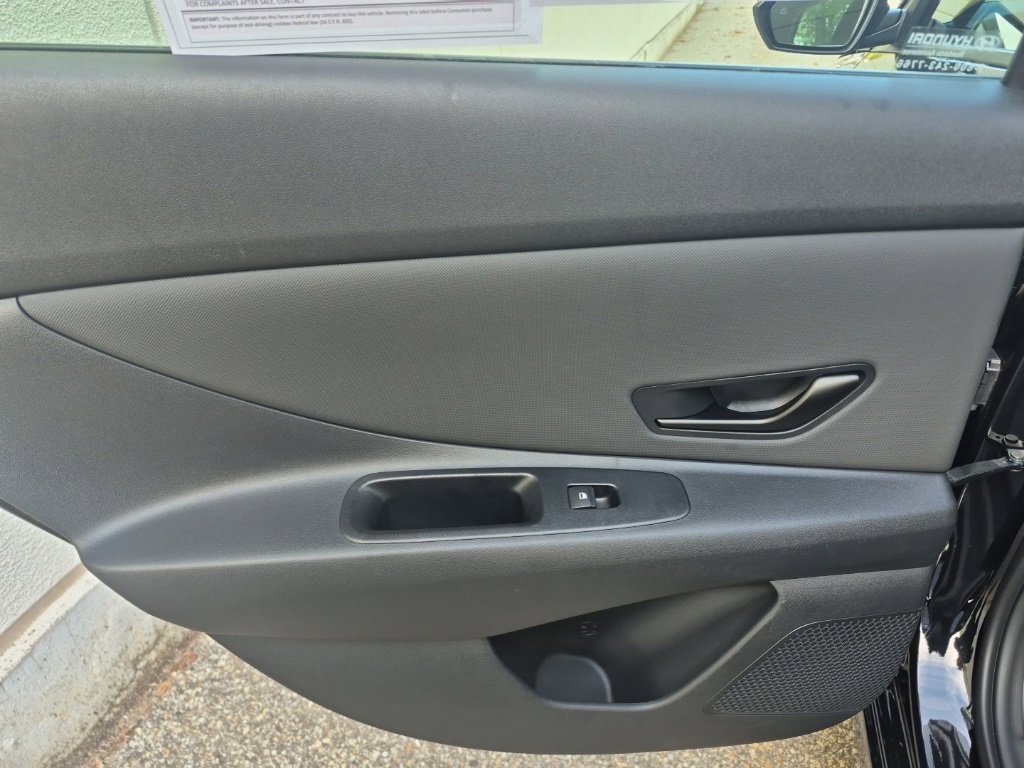 Used 2025 Hyundai Elantra Sport image 11