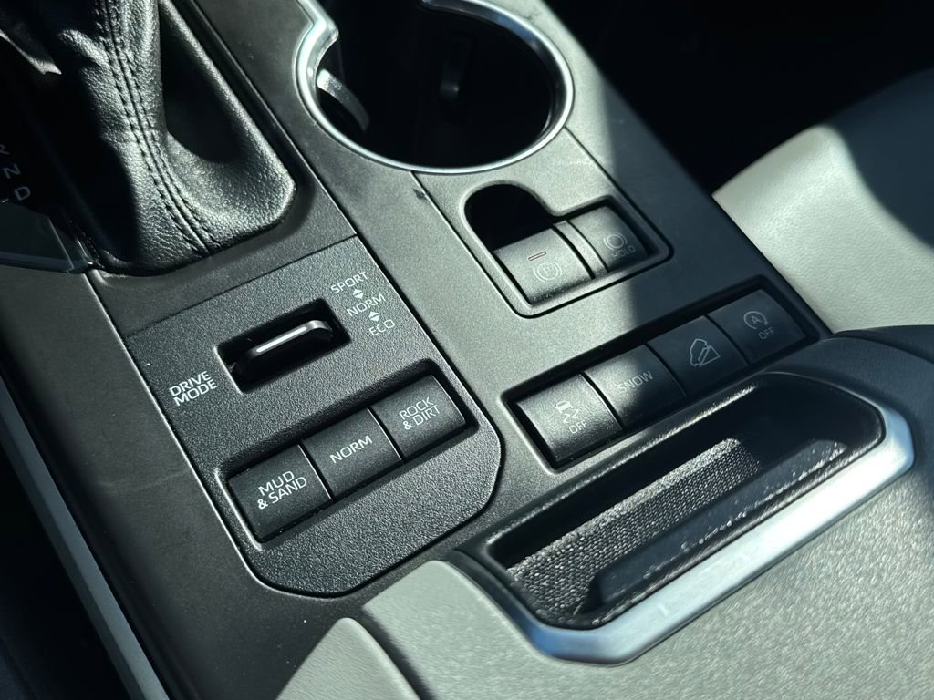 Used 2022 Toyota Highlander XLE image 28