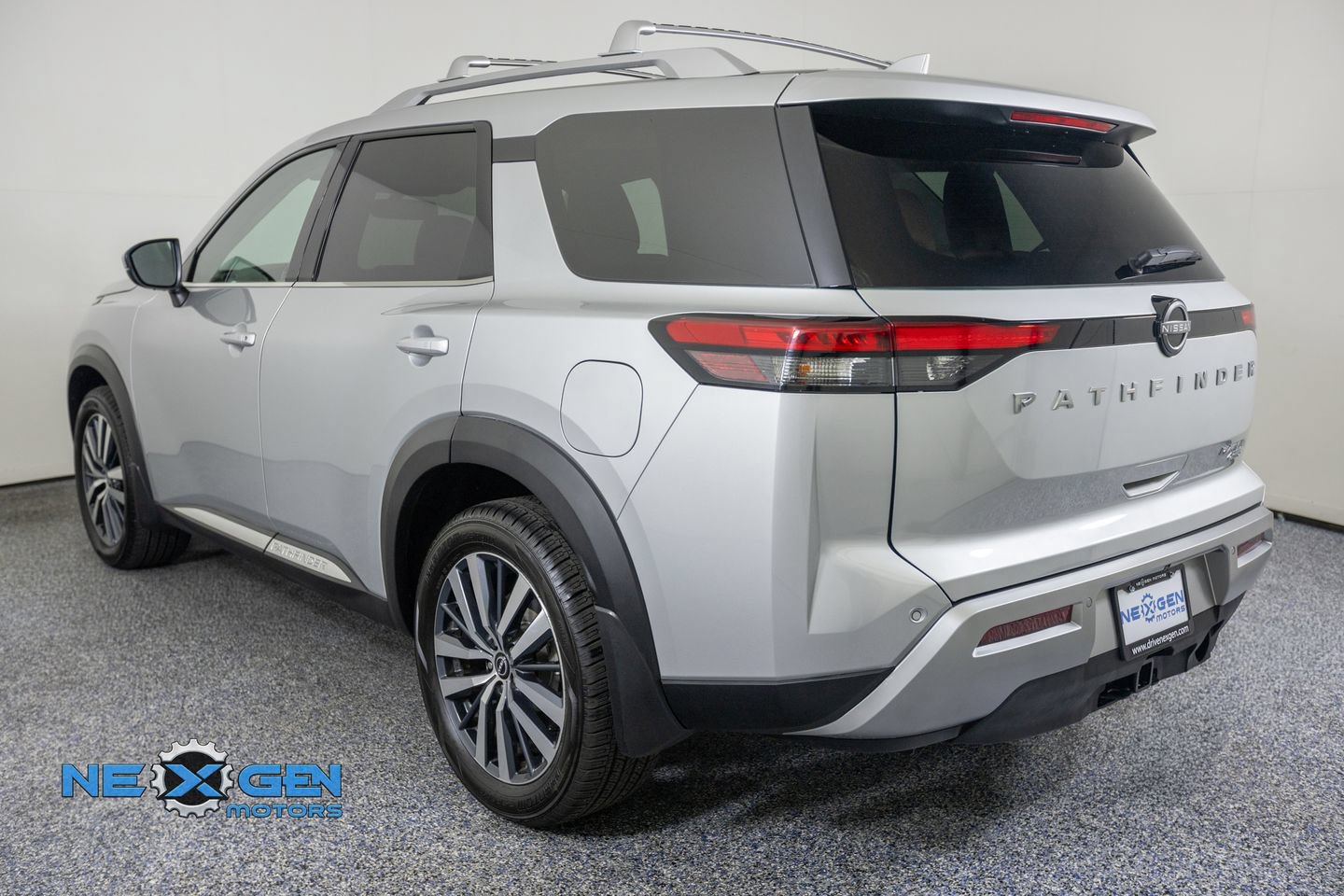 Used 2022 Nissan Pathfinder Platinum AWD/4WD image 5