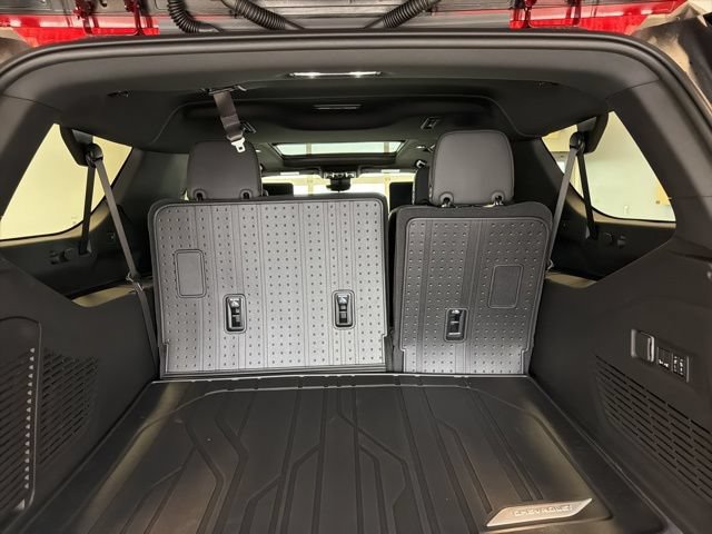New 2026 Chevrolet Suburban High Country AWD/4WD image 29