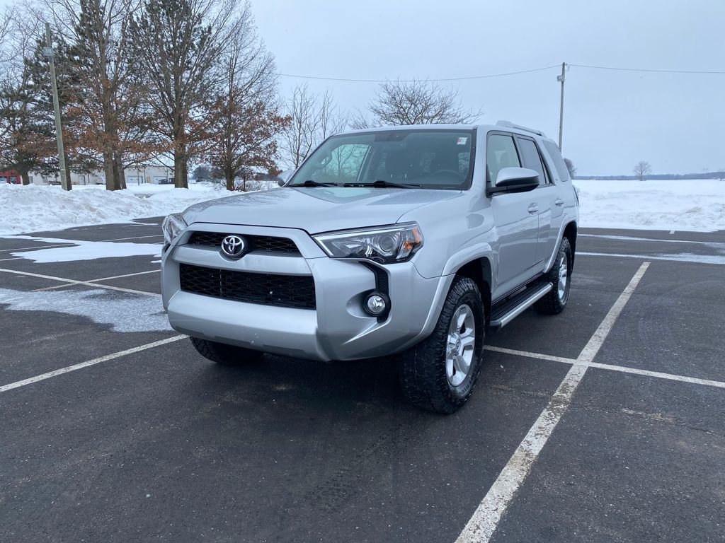Used 2018 Toyota 4Runner SR5 AWD/4WD image 3