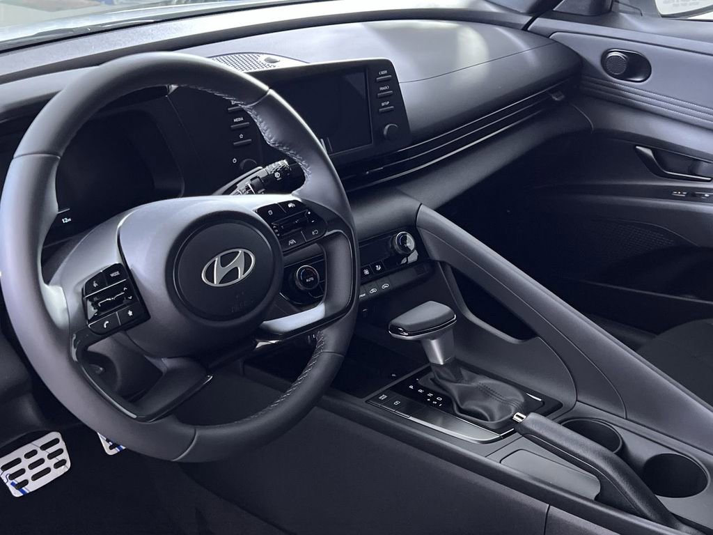 Used 2025 Hyundai Elantra Sport FWD image 29
