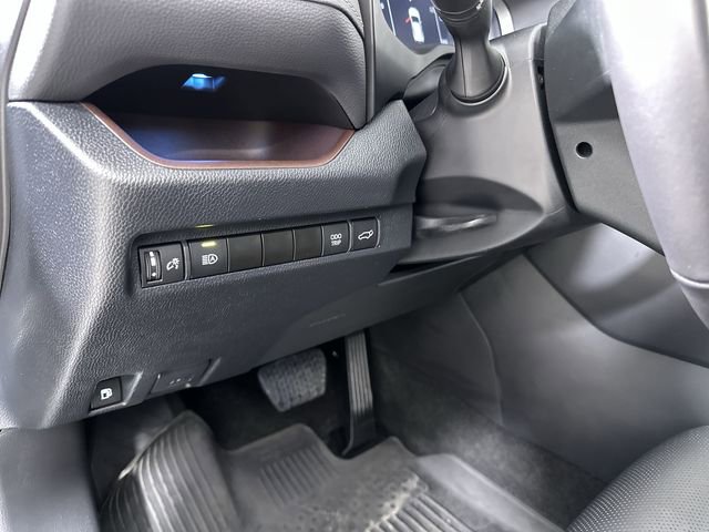 Used 2023 Toyota RAV4 Limited AWD/4WD image 18