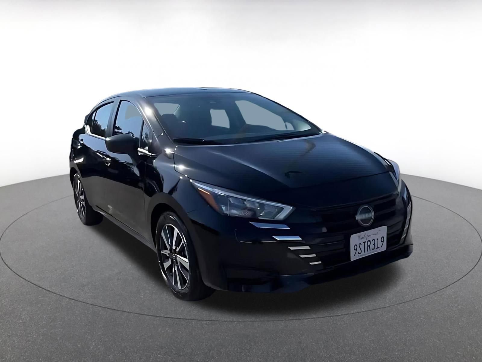 Used 2025 Nissan Versa SV FWD image 2