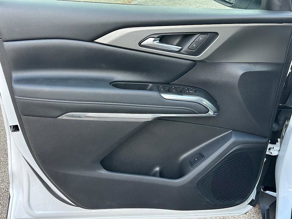 Used 2026 Chevrolet Traverse LT FWD image 13