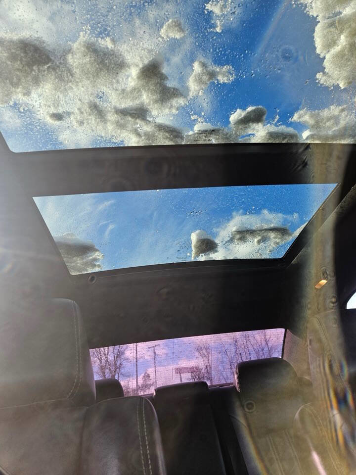 Used 2018 Chrysler 300 S w/ 300S Premium Group image 9