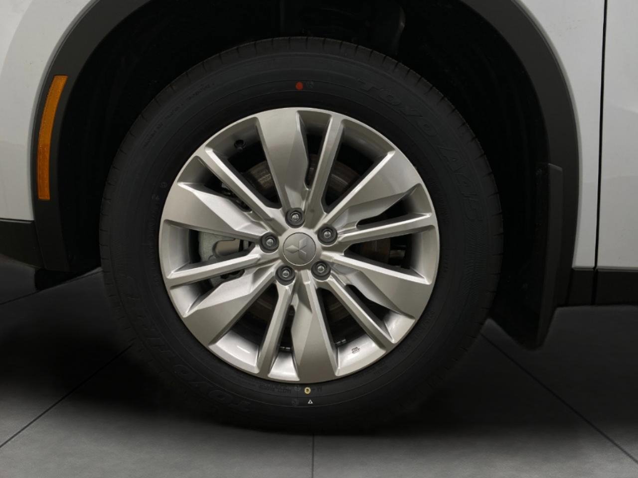 New 2026 Mitsubishi Outlander ES image 11