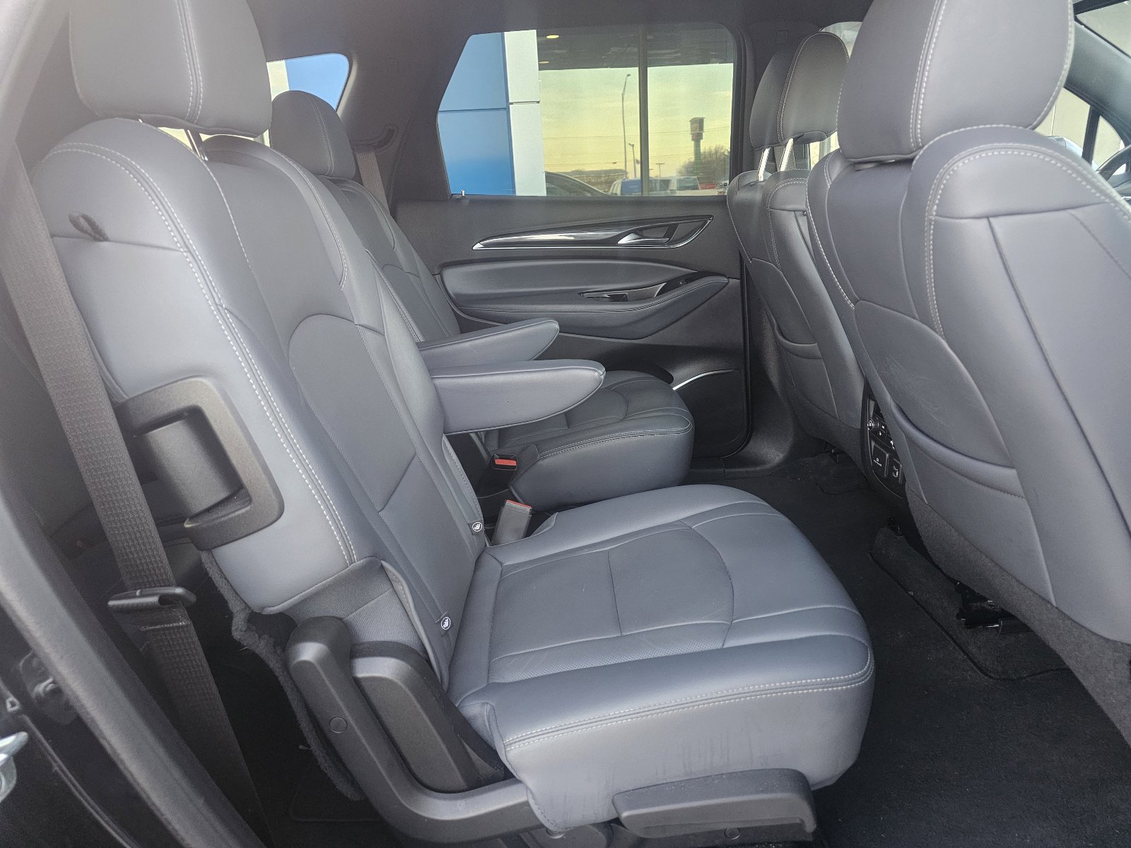 Used 2024 Buick Enclave Premium image 11