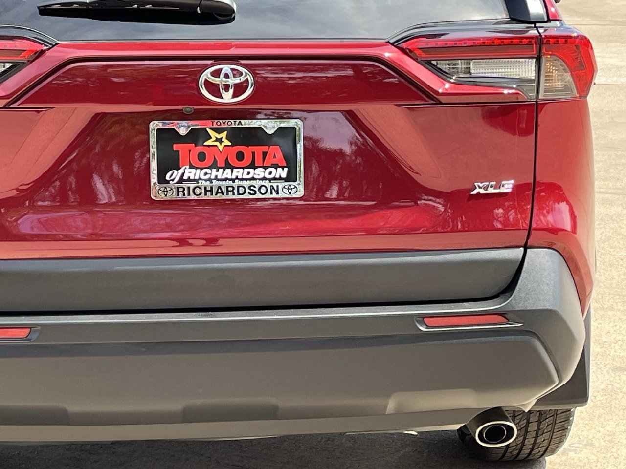 Used 2025 Toyota RAV4 XLE Premium FWD image 6
