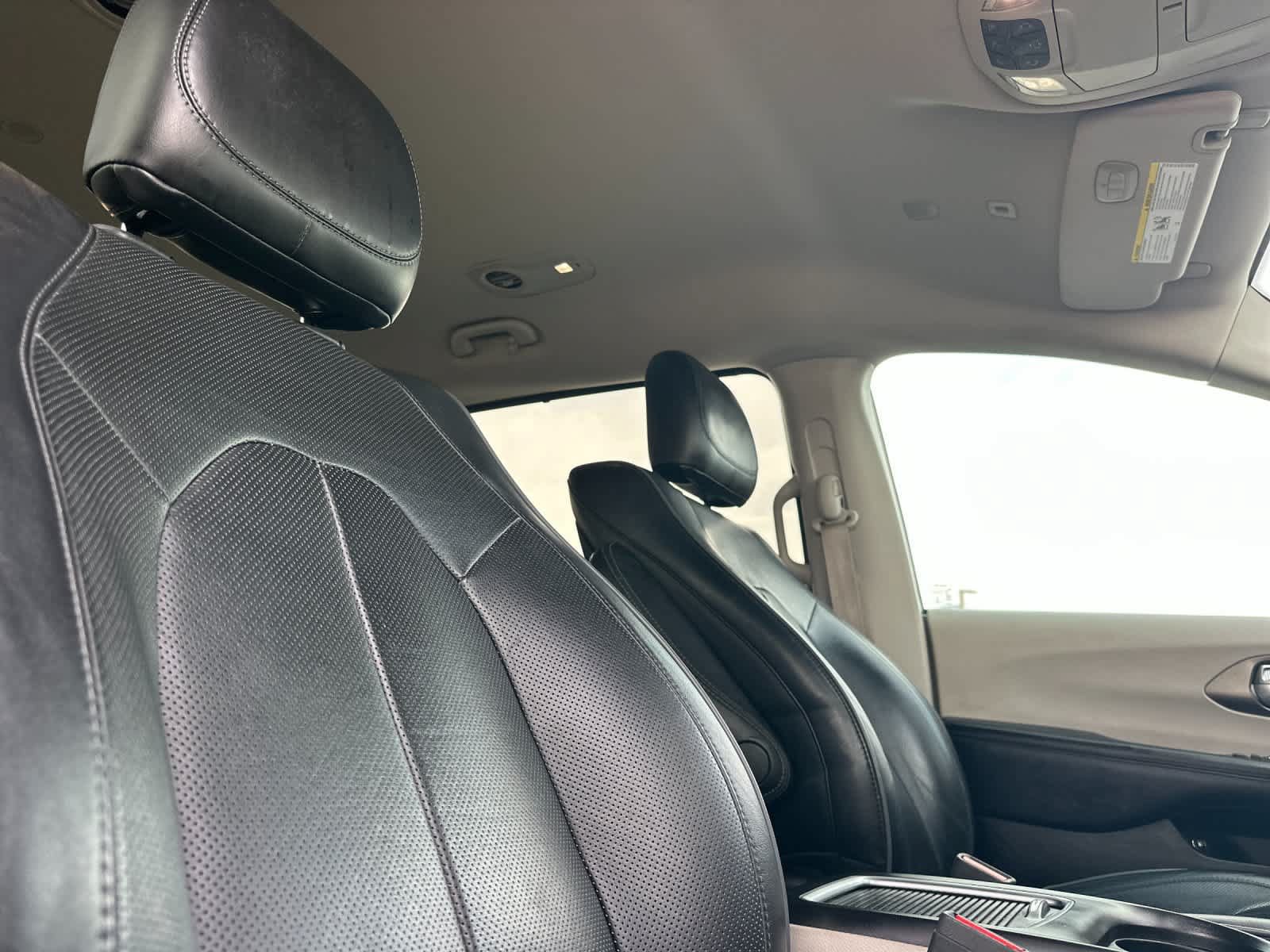 Used 2018 Chrysler Pacifica Limited w/ Advanced Safetytec Group FWD image 19
