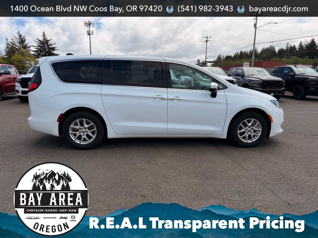 Used 2023 Chrysler Voyager LX FWD image 4