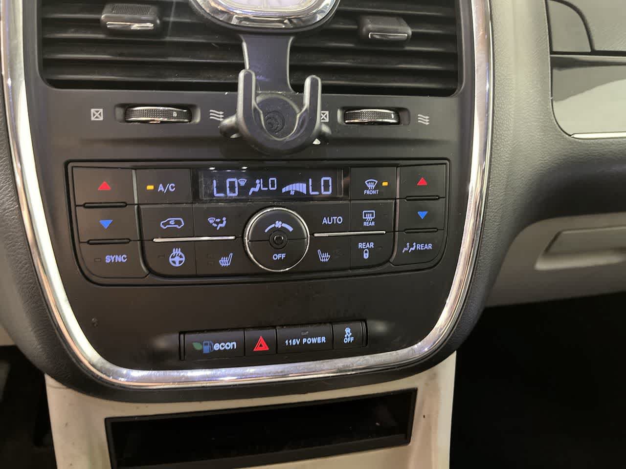 Used 2014 Chrysler Town & Country Touring-L FWD image 18