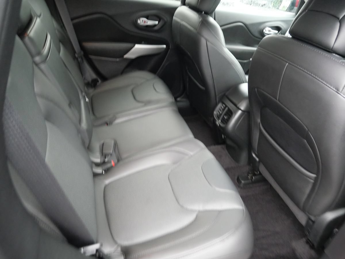 Used 2016 Jeep Cherokee Overland AWD/4WD image 25
