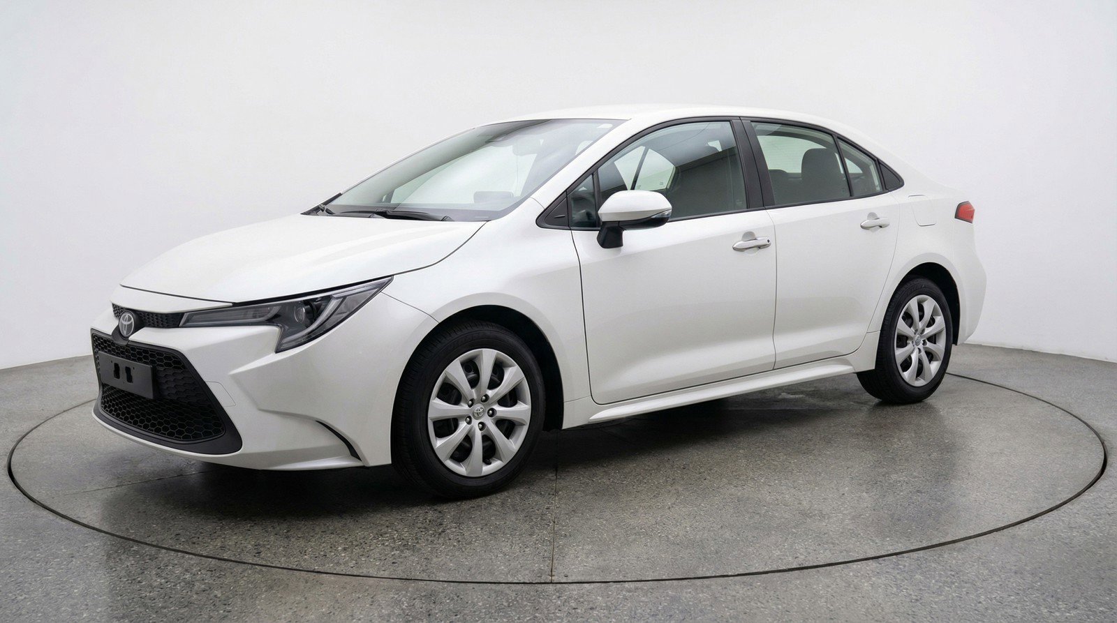 Used 2025 Toyota Corolla LE image 3