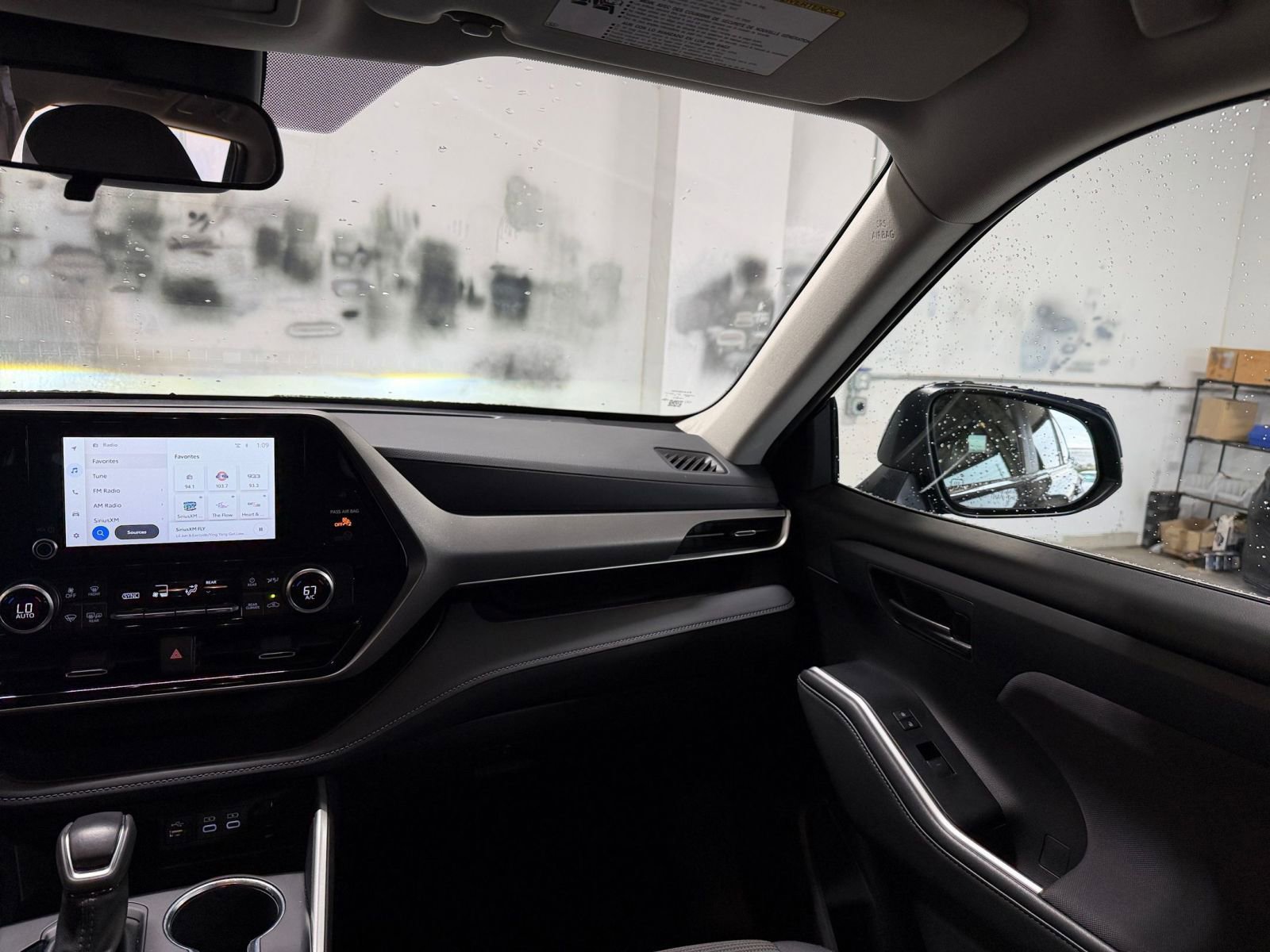 Used 2025 Toyota Highlander LE image 36