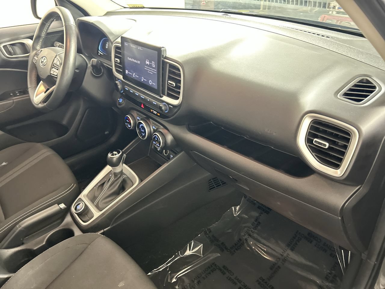 Used 2025 Hyundai Venue SEL FWD image 28