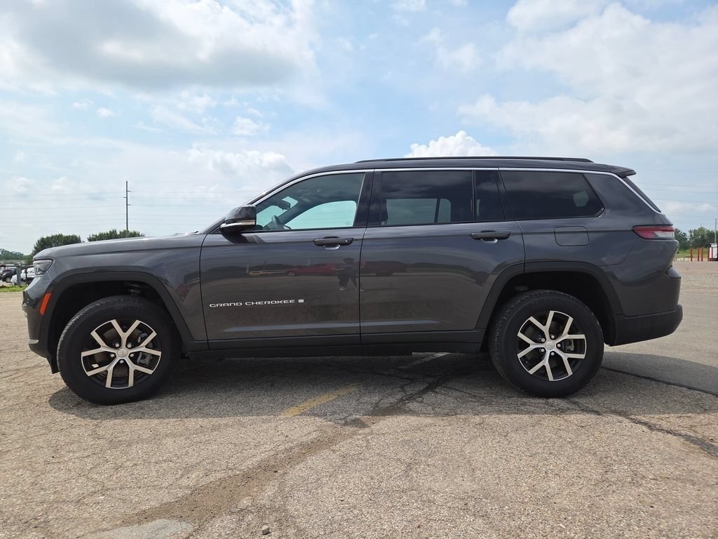 Used 2024 Jeep Grand Cherokee L Limited AWD/4WD image 22