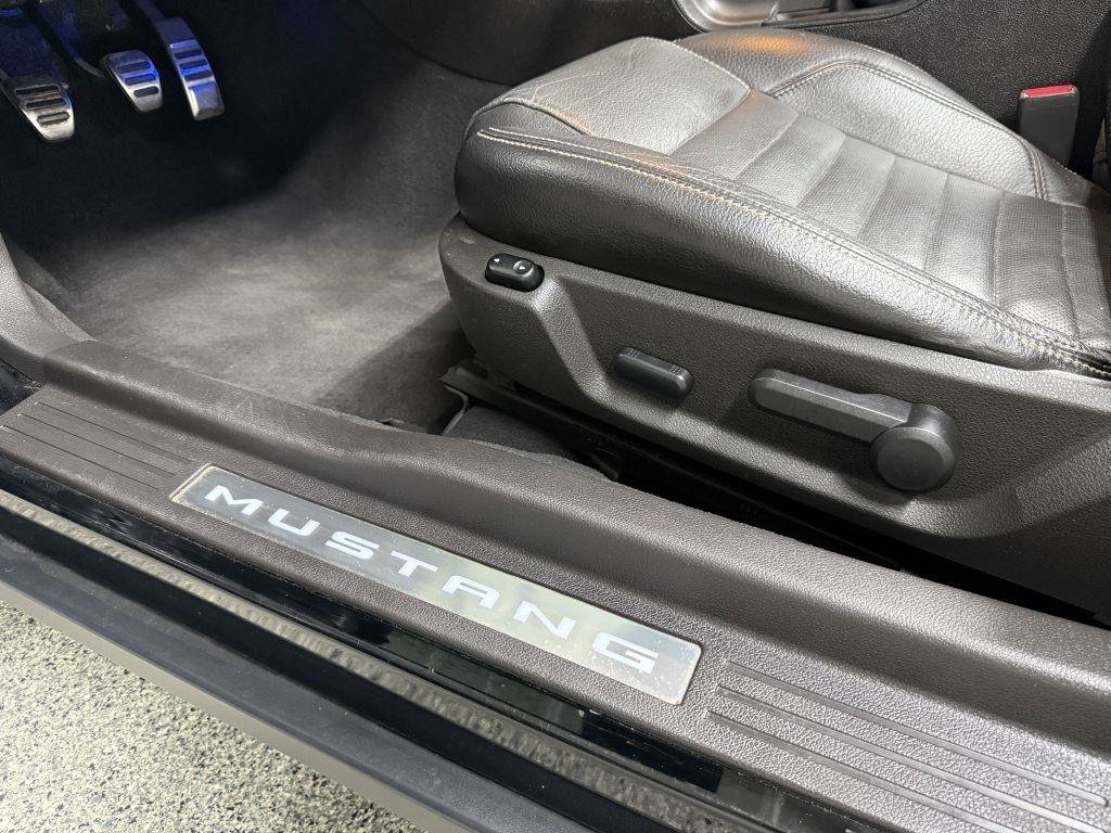 Used 2010 Ford Mustang GT RWD image 18