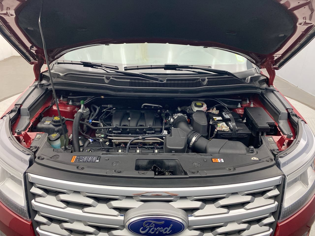 Used 2018 Ford Explorer Limited w/ Equipment Group 301A AWD/4WD image 11
