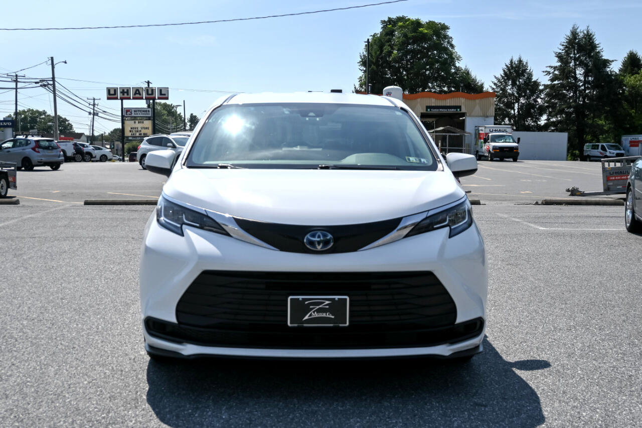 Used 2021 Toyota Sienna LE image 4