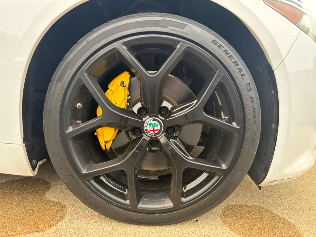Used 2019 Alfa Romeo Giulia AWD image 24