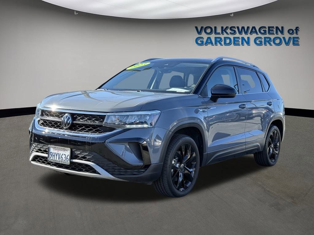 Used 2023 Volkswagen Taos SE w/ Panoramic Sunroof Package image 3