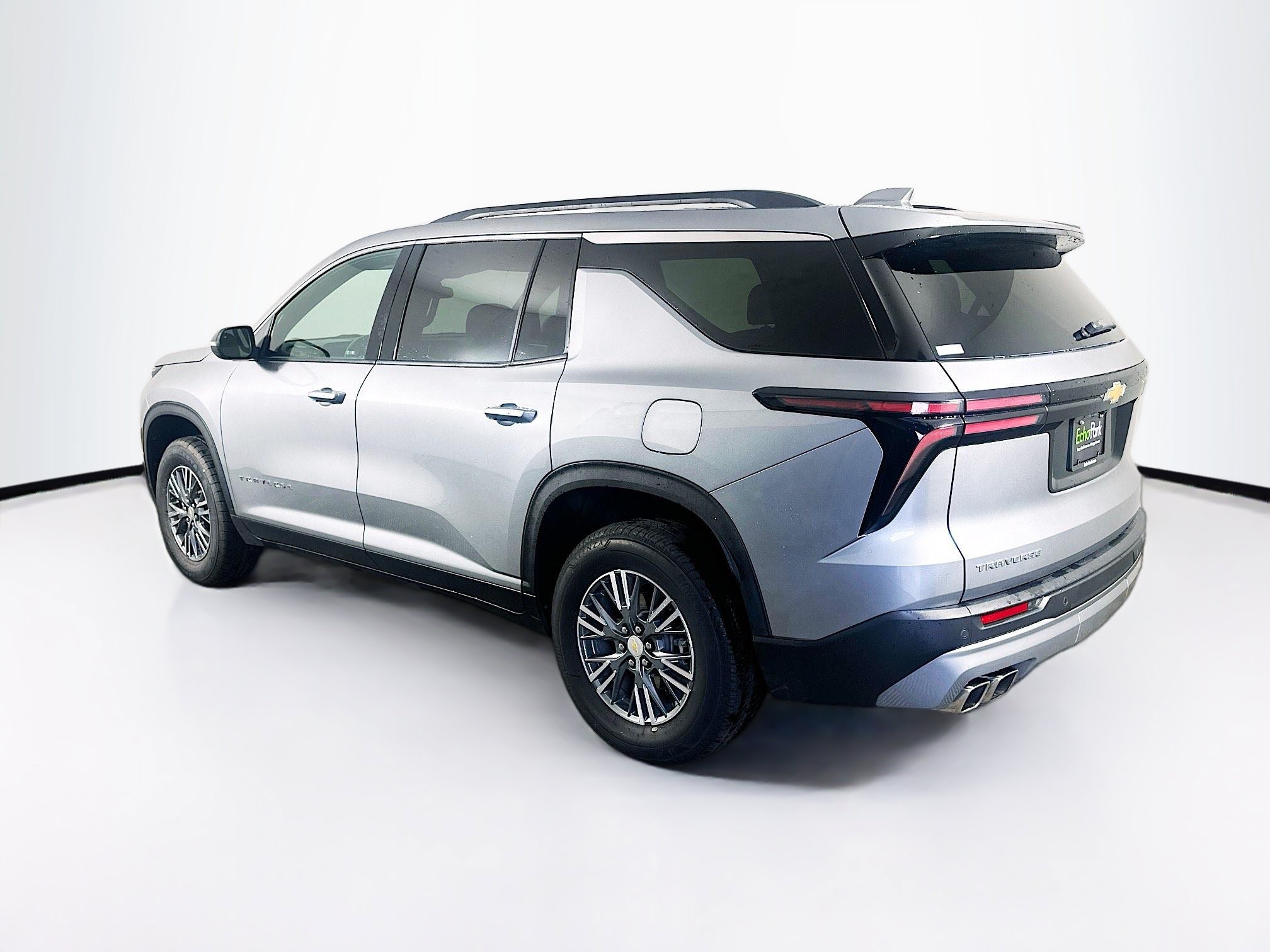 Used 2025 Chevrolet Traverse LT FWD image 5