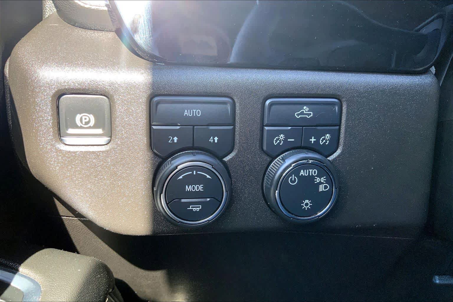 Used 2024 Chevrolet Silverado 1500 LT AWD/4WD image 35