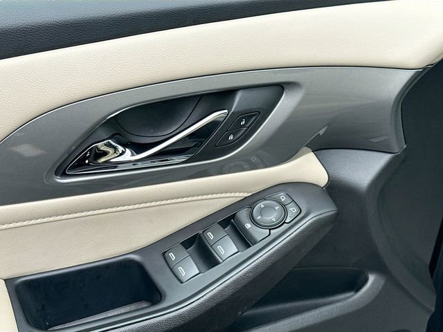 Used 2023 Chevrolet Traverse LS image 19
