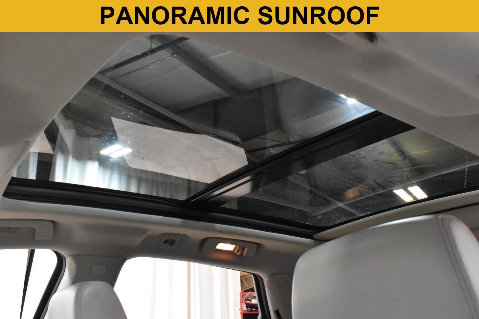 Used 2016 Cadillac SRX Luxury image 3