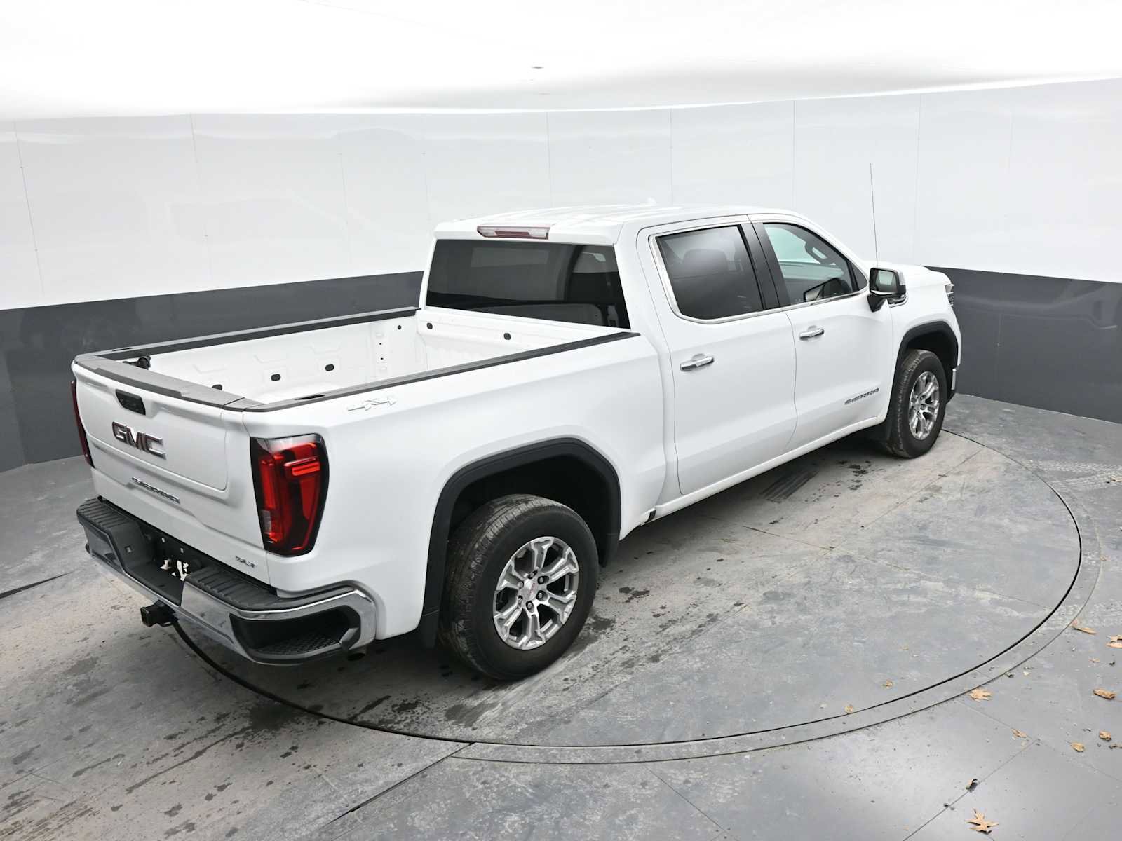 Used 2024 GMC Sierra 1500 SLT image 33