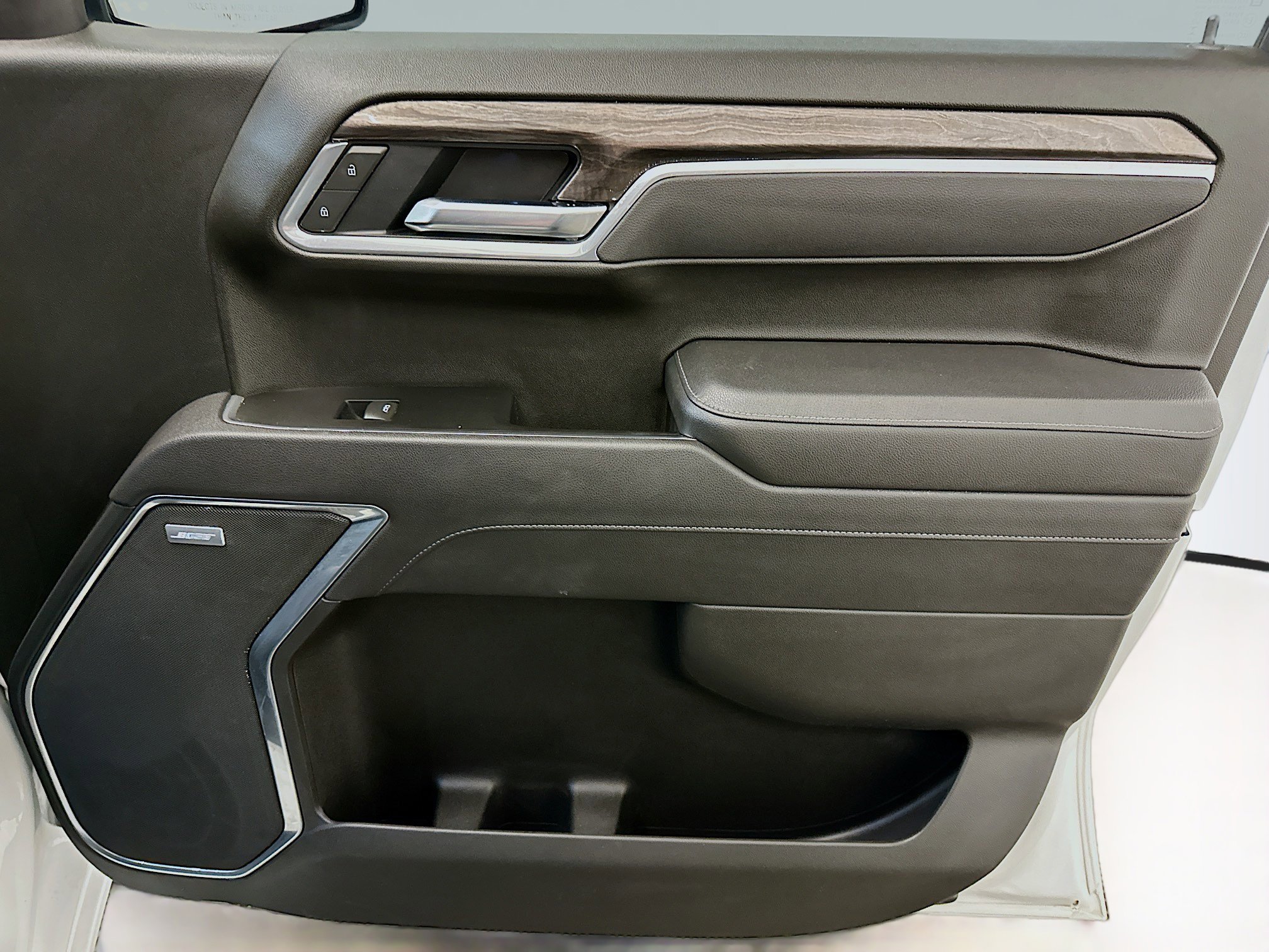 Used 2025 Chevrolet Silverado 1500 LTZ image 33