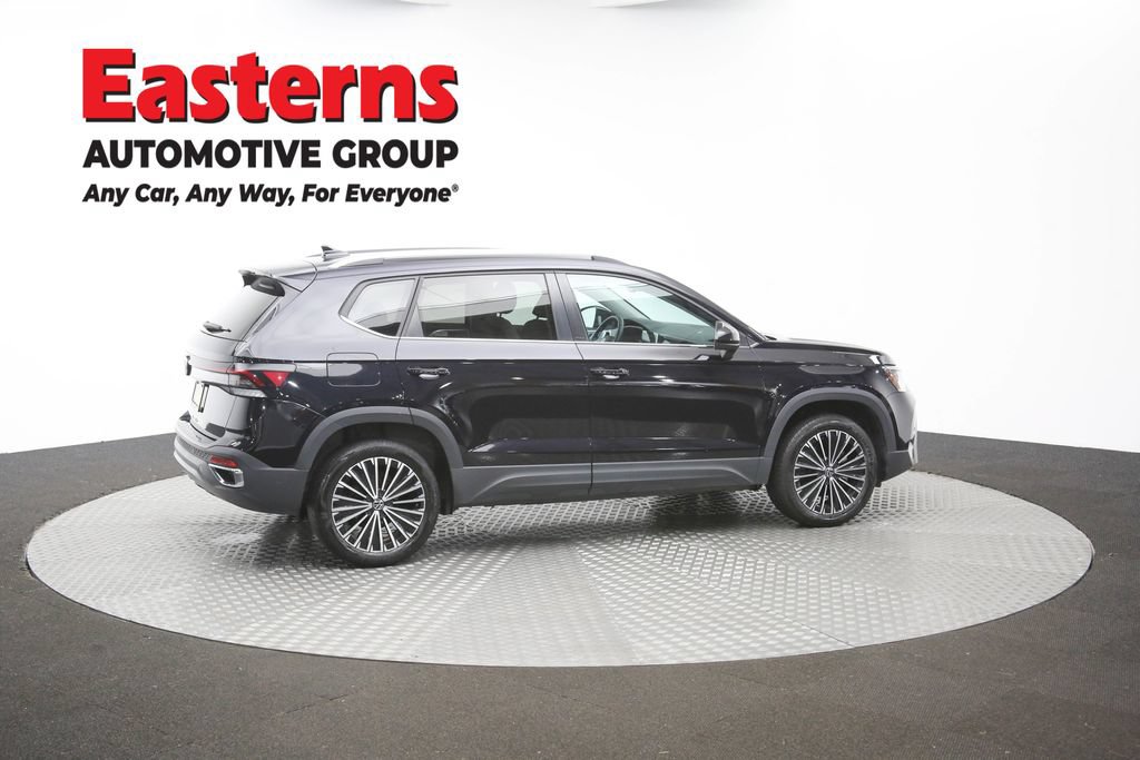 Used 2025 Volkswagen Taos SE FWD image 39