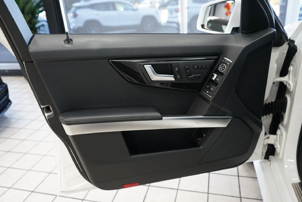 Used 2015 Mercedes-Benz GLK 350 4MATIC image 23