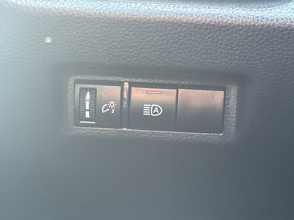 Used 2025 Toyota RAV4 LE AWD/4WD image 32