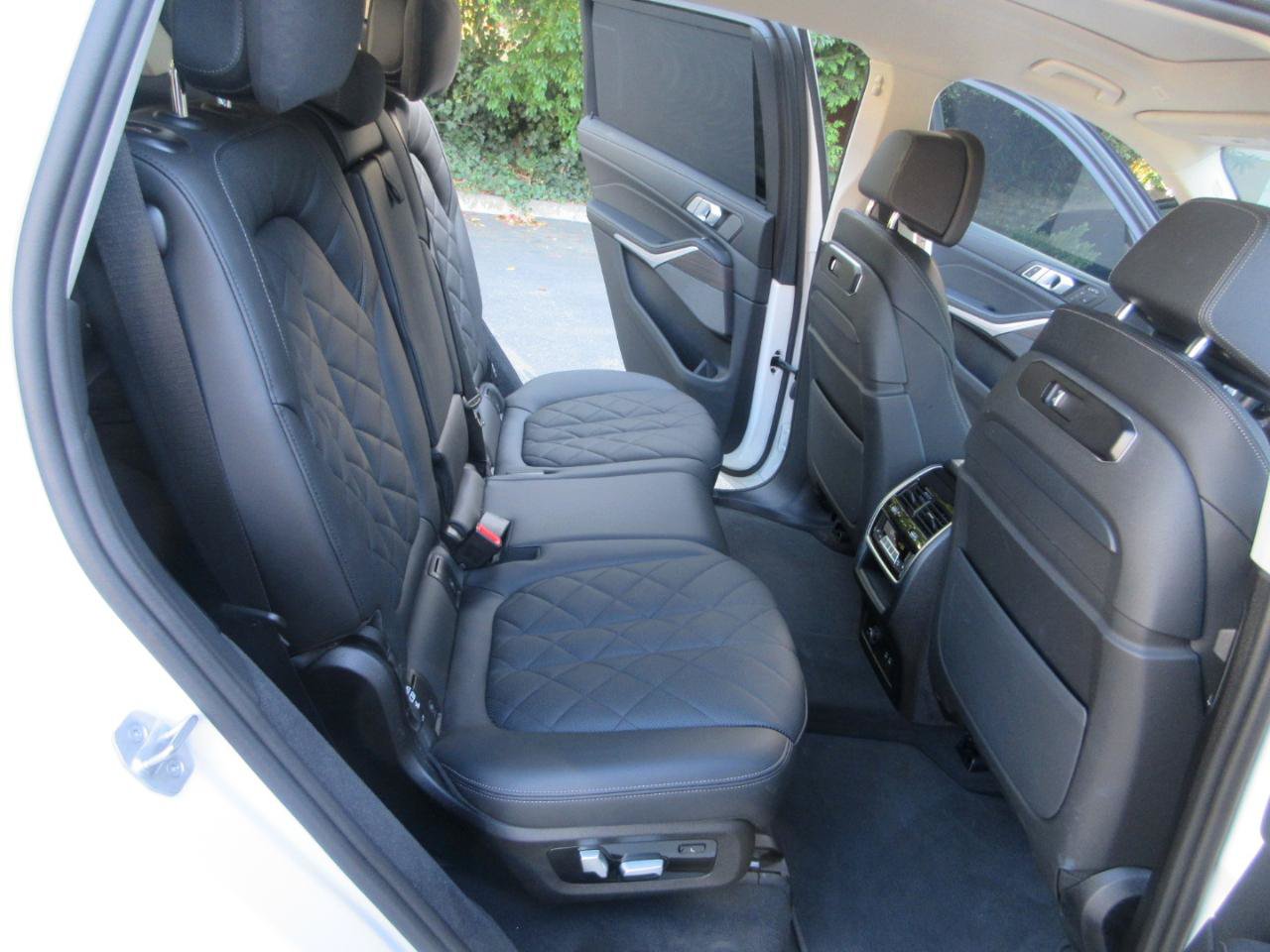 Used 2025 BMW X7 xDrive40i w/ Premium Package AWD/4WD image 37
