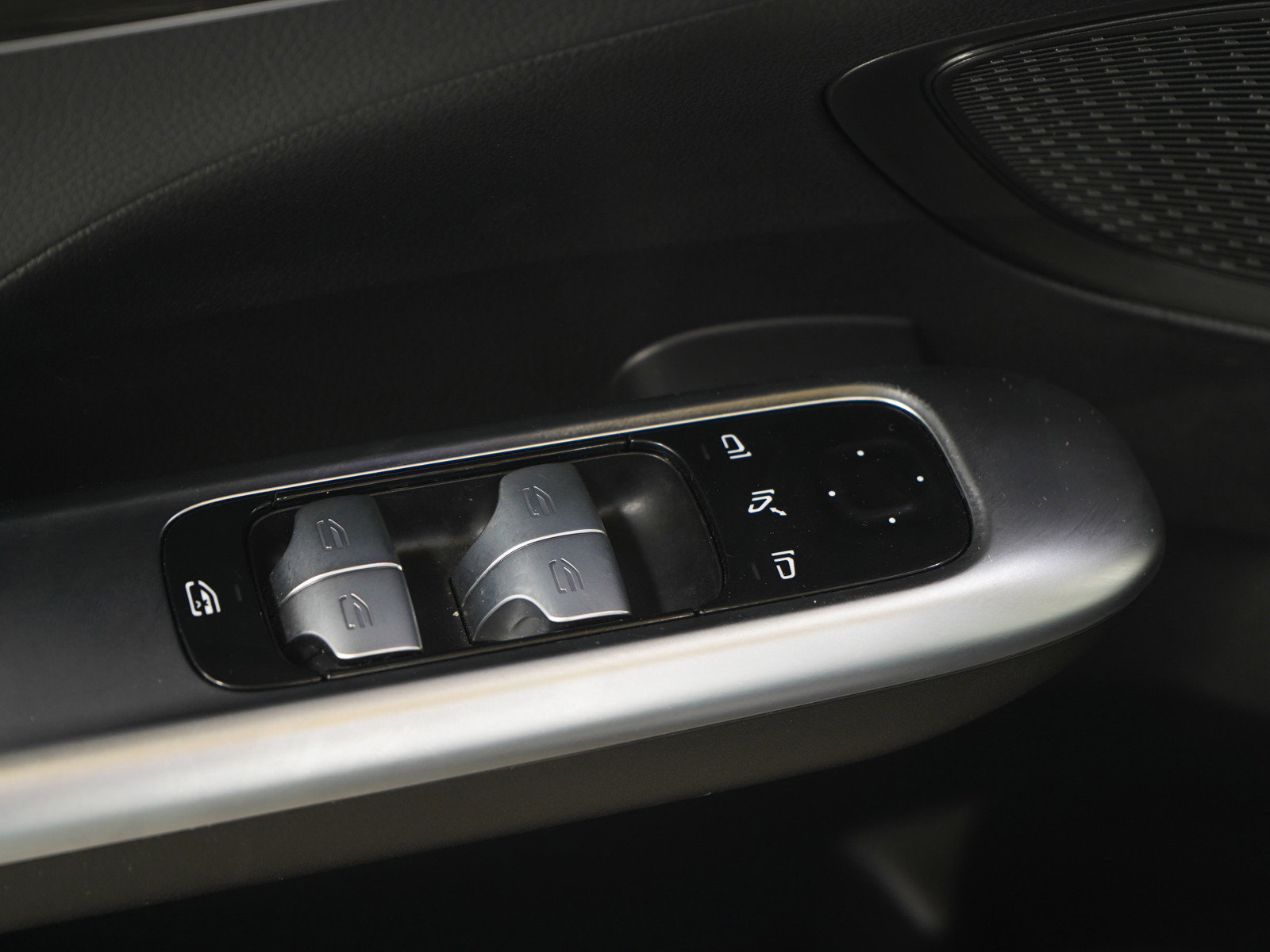 Used 2025 Mercedes-Benz C 300 4MATIC Sedan image 18