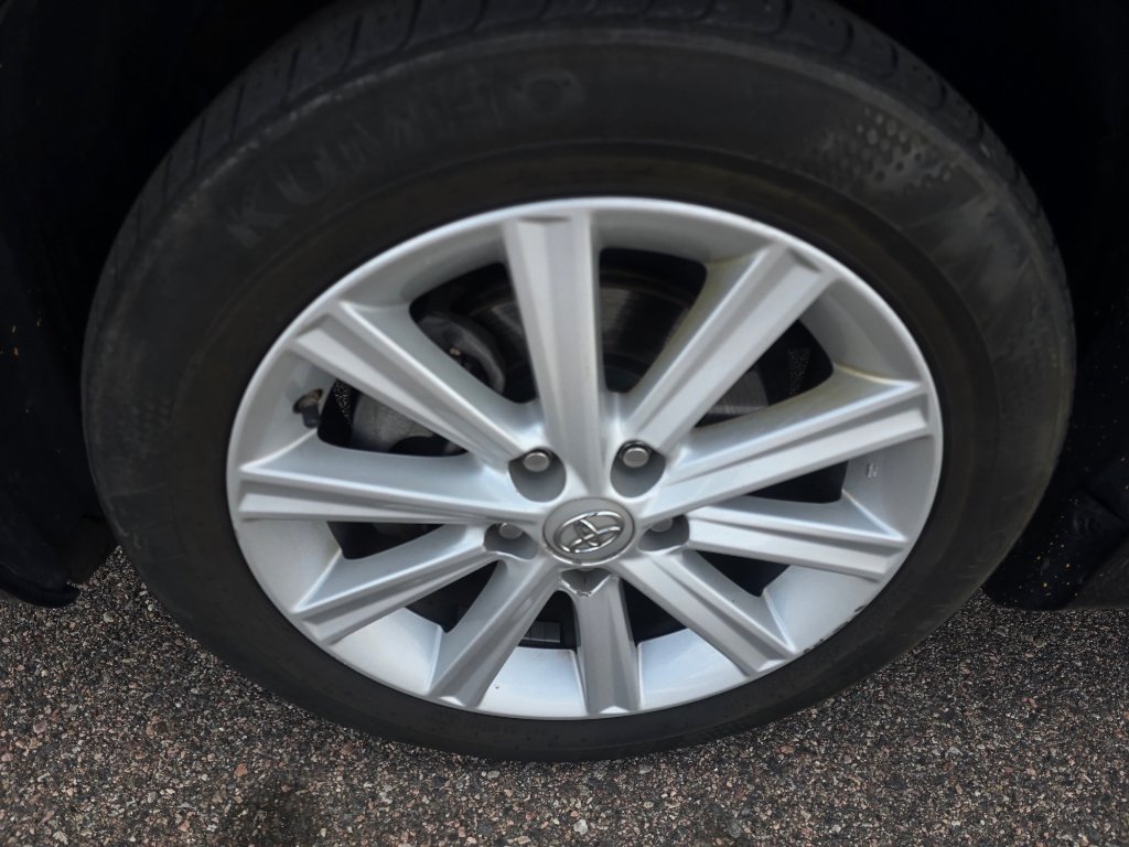 Used 2013 Toyota Camry XLE w/ Convenience Pkg image 9