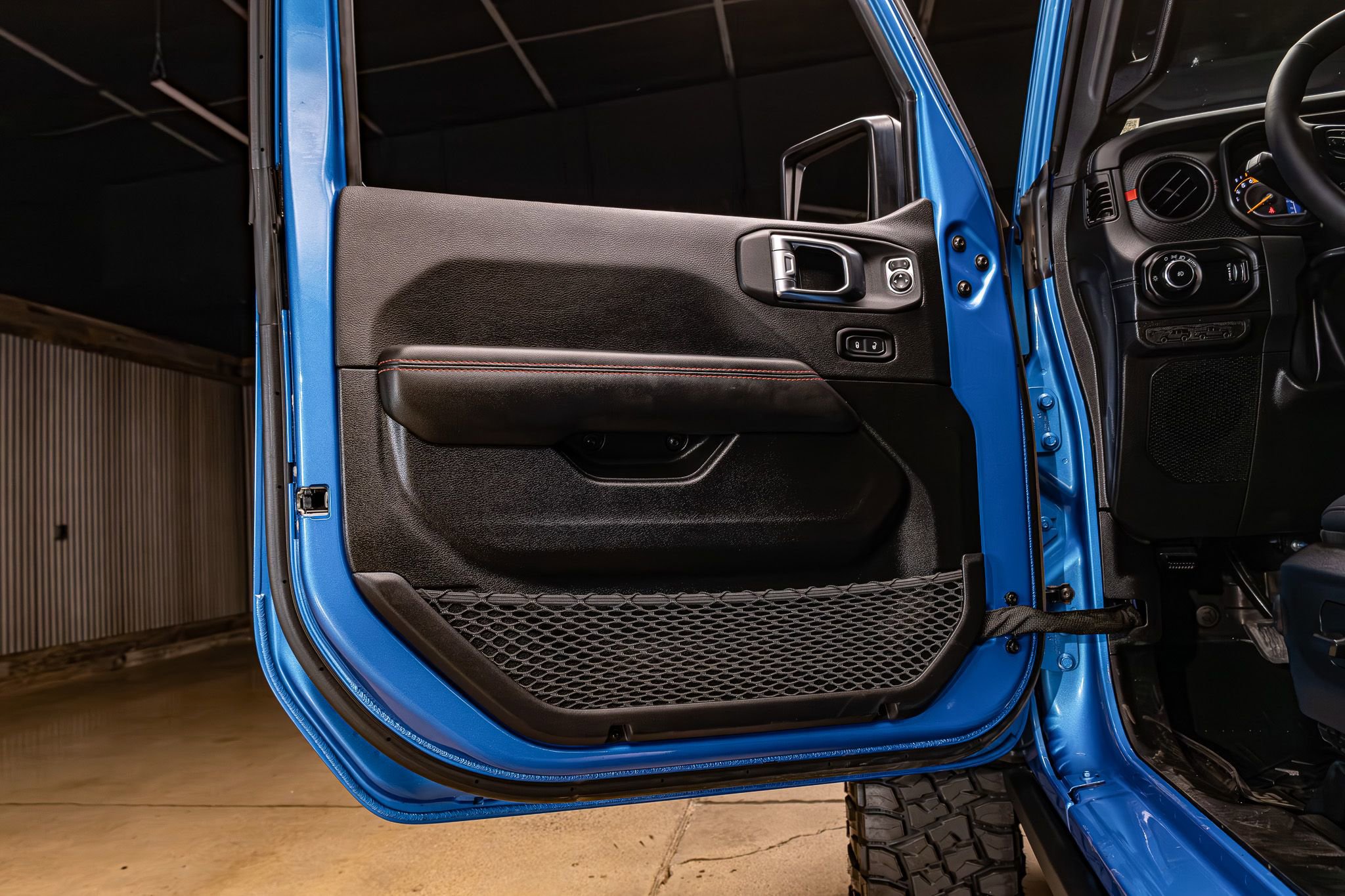 Used 2025 Jeep Wrangler Unlimited Rubicon w/ Convenience Group image 30