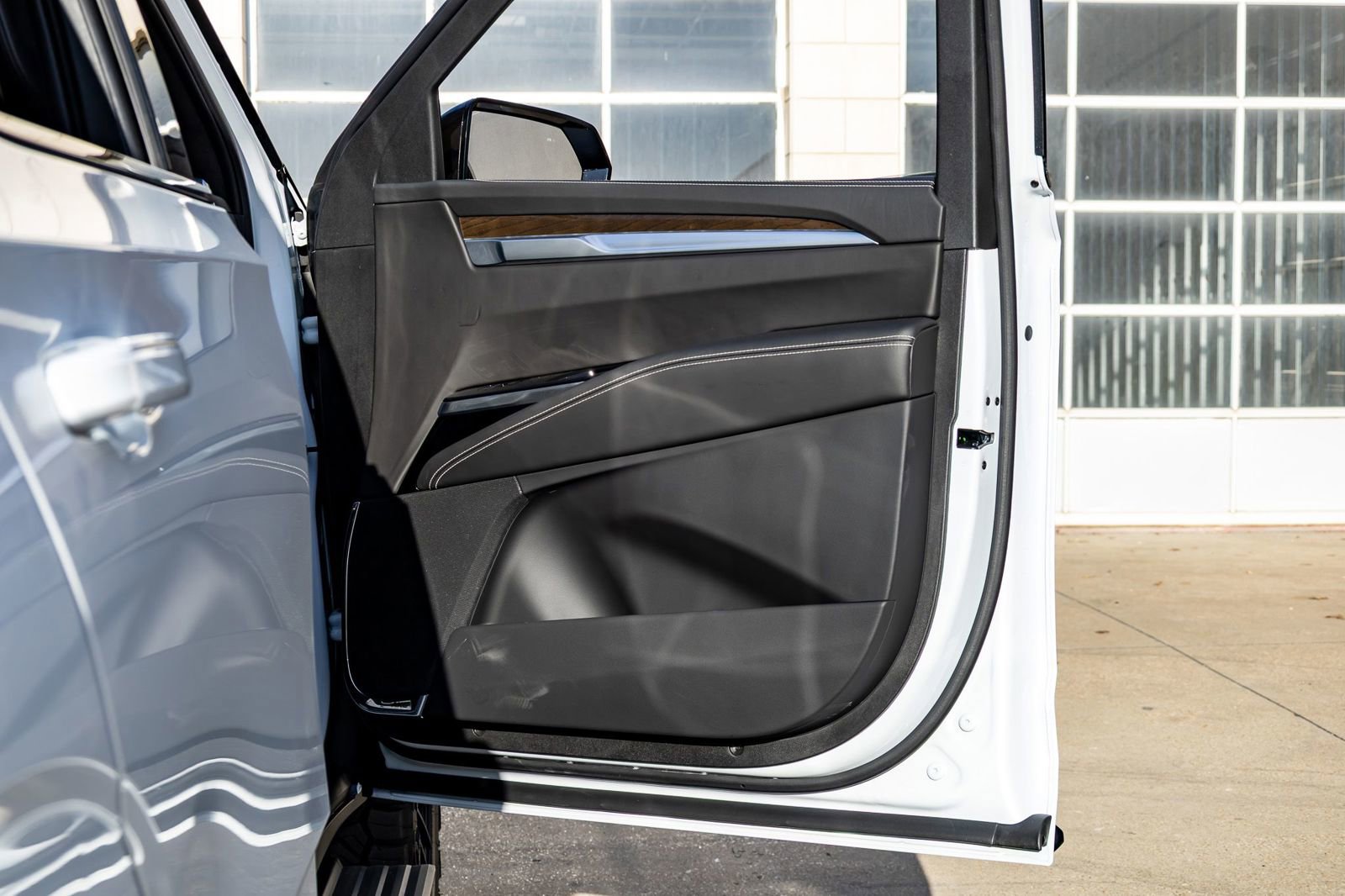Used 2026 Cadillac Escalade Platinum Sport w/ LPO, Floor Liner Package AWD/4WD image 34