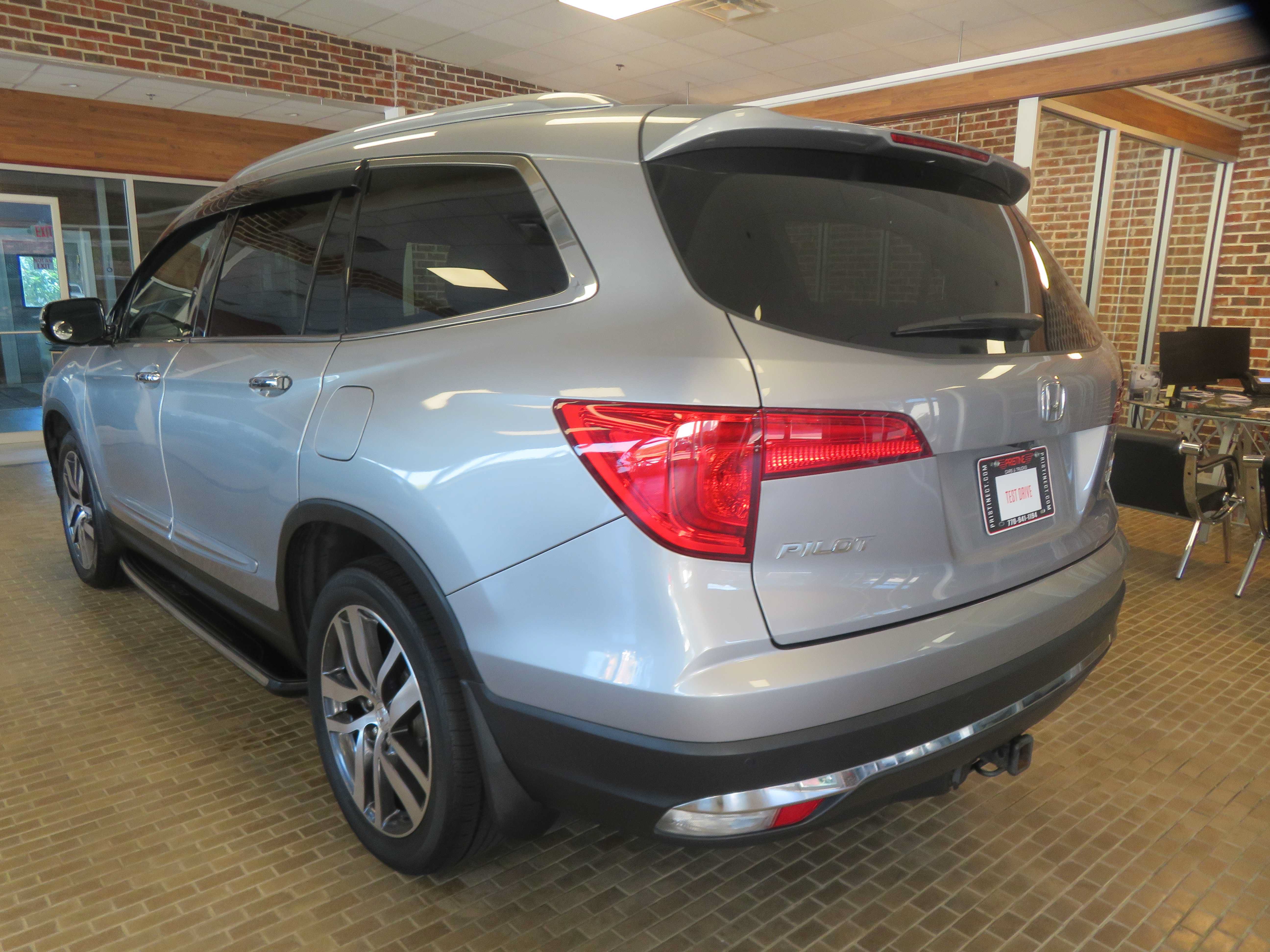 Used 2017 Honda Pilot Touring image 6