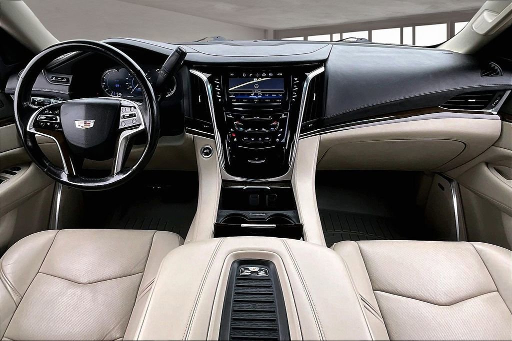 Used 2019 Cadillac Escalade Luxury image 16