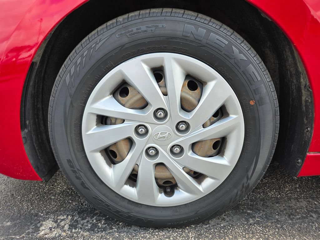 Used 2020 Hyundai Elantra SE FWD image 11