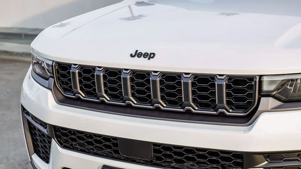 New 2026 Jeep Grand Cherokee Altitude AWD/4WD image 6