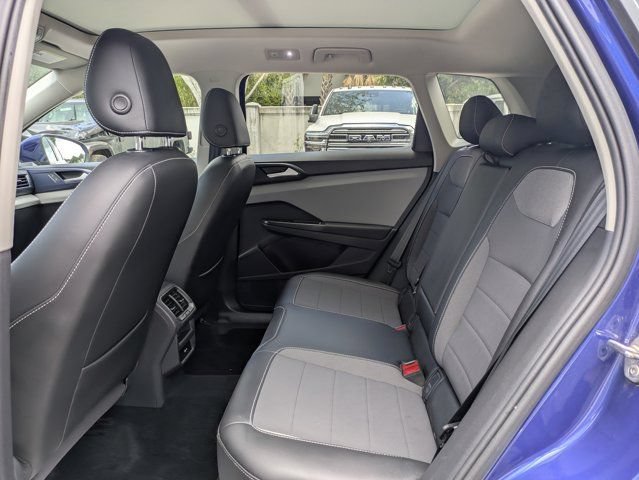Used 2022 Volkswagen Taos SE w/ Panoramic Sunroof Package FWD image 13