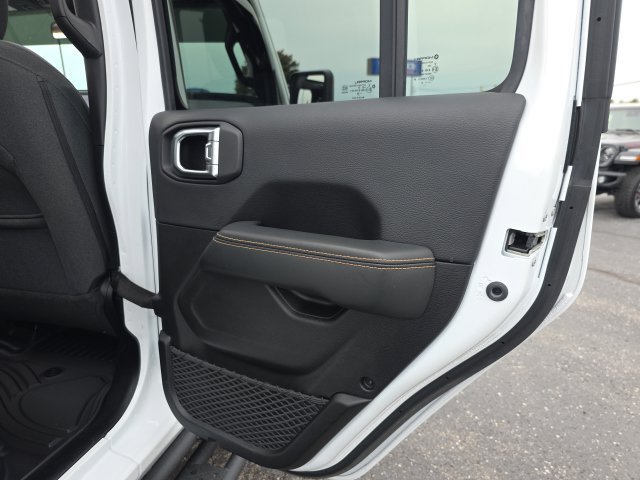 Used 2025 Jeep Wrangler Unlimited Sahara w/ Safety Group AWD/4WD image 31