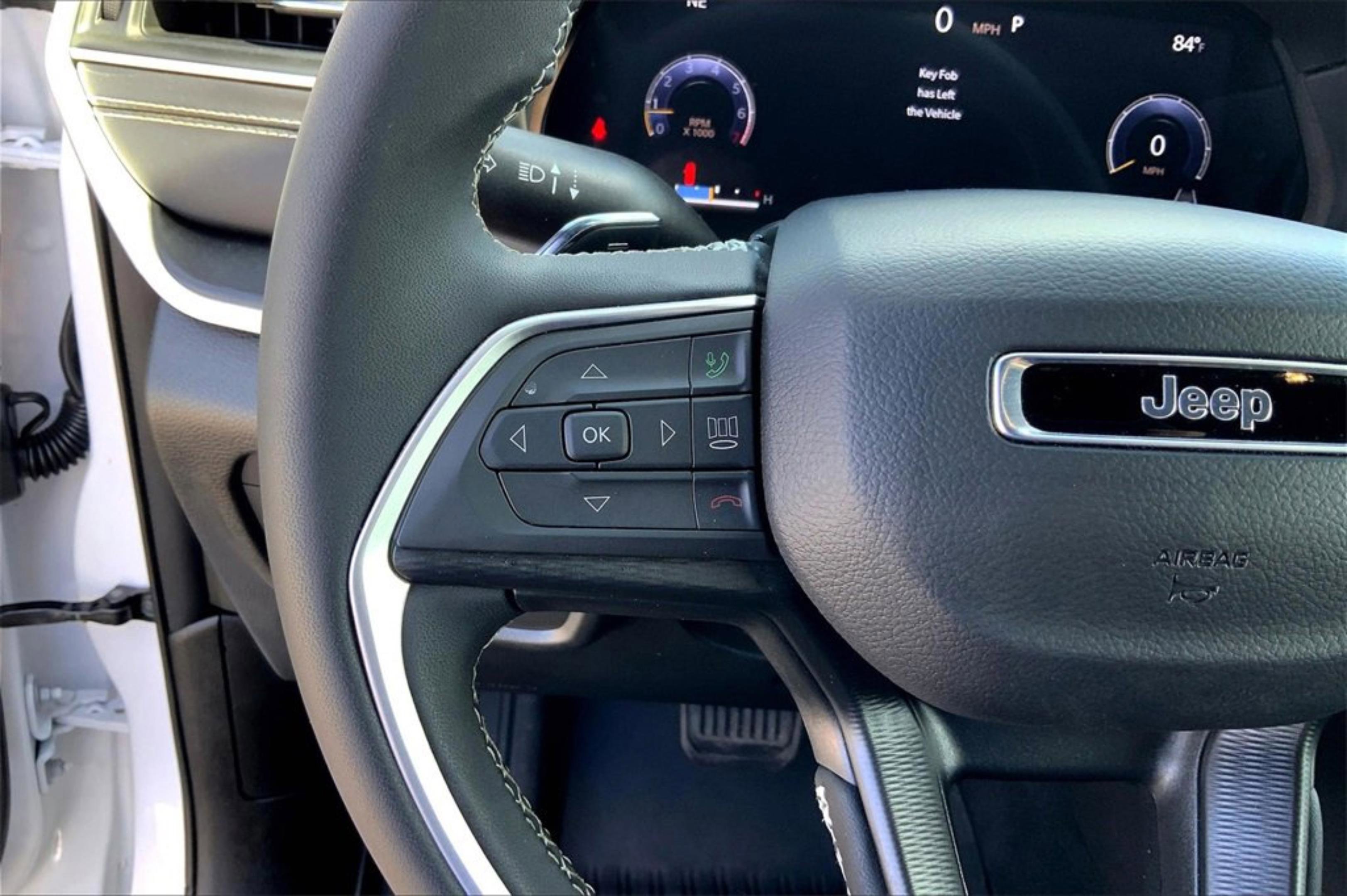 Used 2025 Jeep Grand Cherokee Laredo X image 19