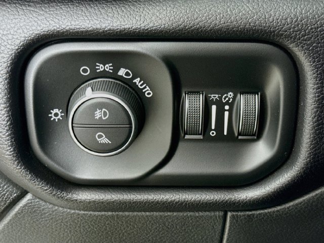 Used 2022 RAM 3500 Laramie AWD/4WD image 10