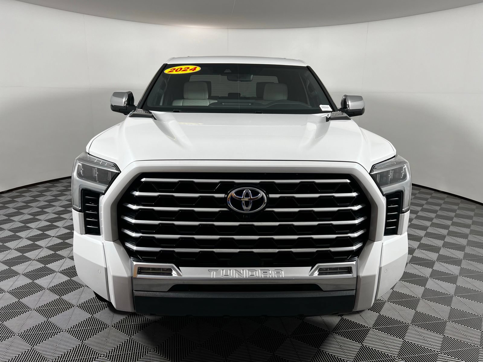 Used 2024 Toyota Tundra Capstone AWD/4WD image 2