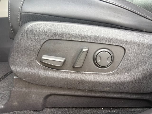 Used 2023 Kia Carnival LX FWD image 3